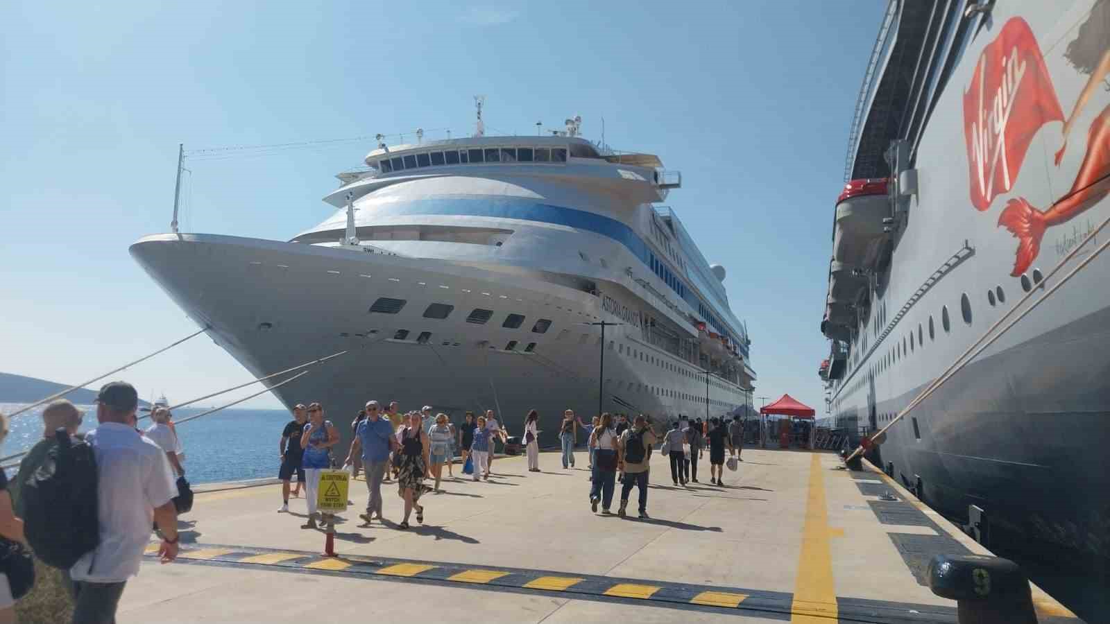 Bodrum’a 3 bin 308 yolcu getirdi
