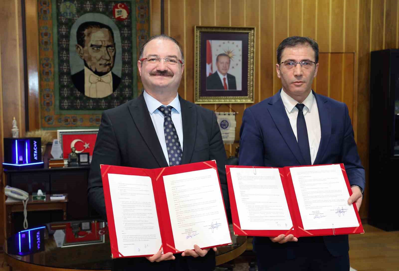 Atatürk Üniversitesi İle KUDAKA  arasında "Siber Güvenlik Eğitimi İş Birliği Protokolü" imzalandı
