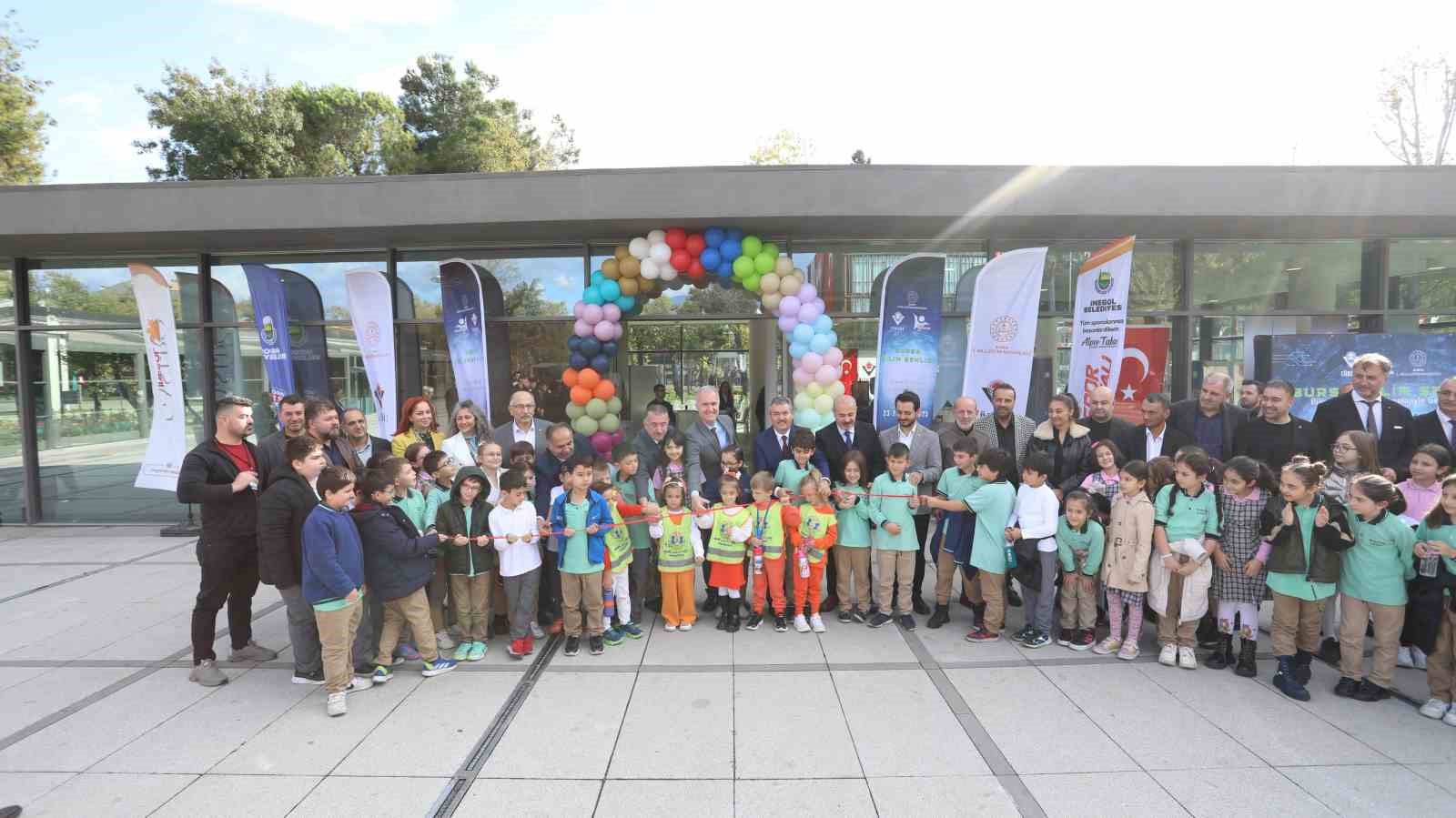 İnegöl’de bilim şöleni başladı
