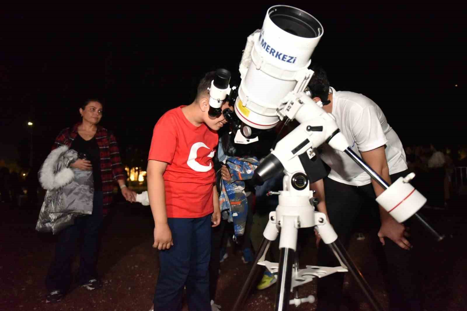 Kepez’de "Cumhuriyet ve Bilimle Gece Gözlemi" etkinliği
