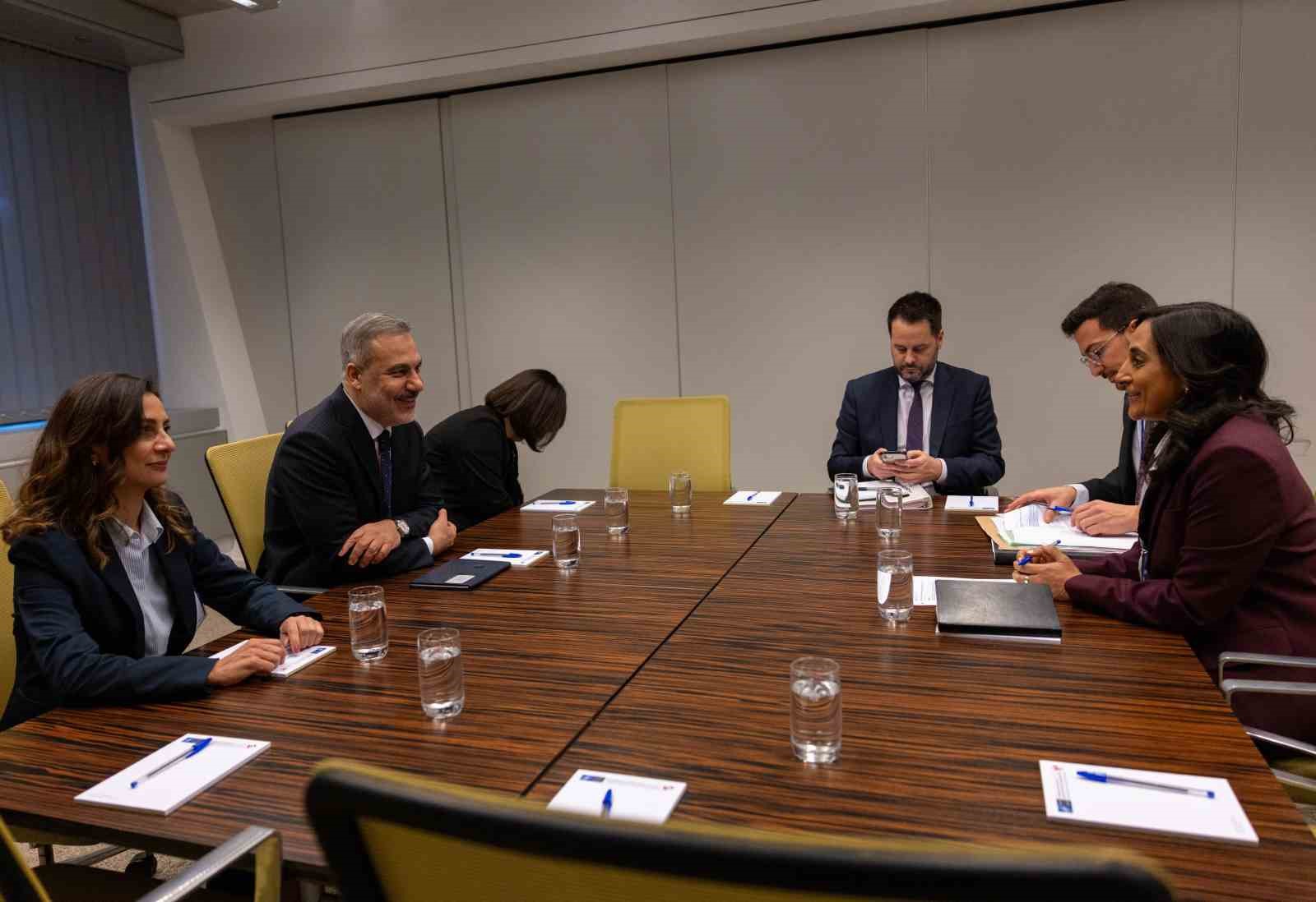 Bakan Fidan, Brüksel’de Kanada Dışişleri Bakanı Anand ile görüştü
