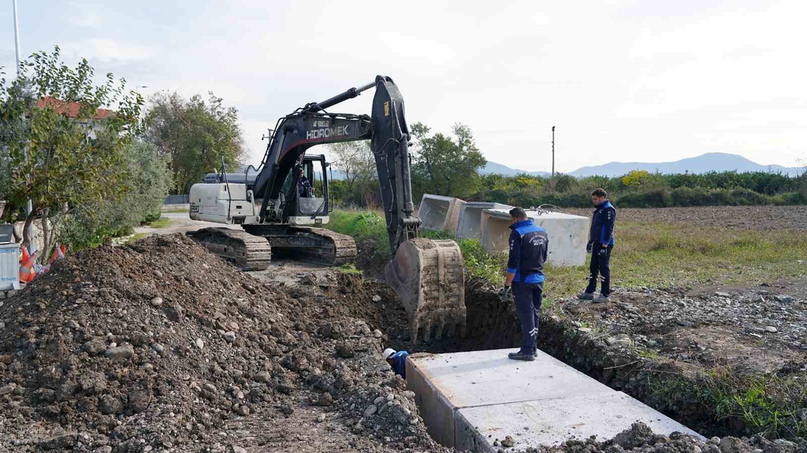 MUSKİ, Ortaca, Bahçelievler ve Okçular Mahallelerinin yağmur suyu hatlarını yeniliyor
