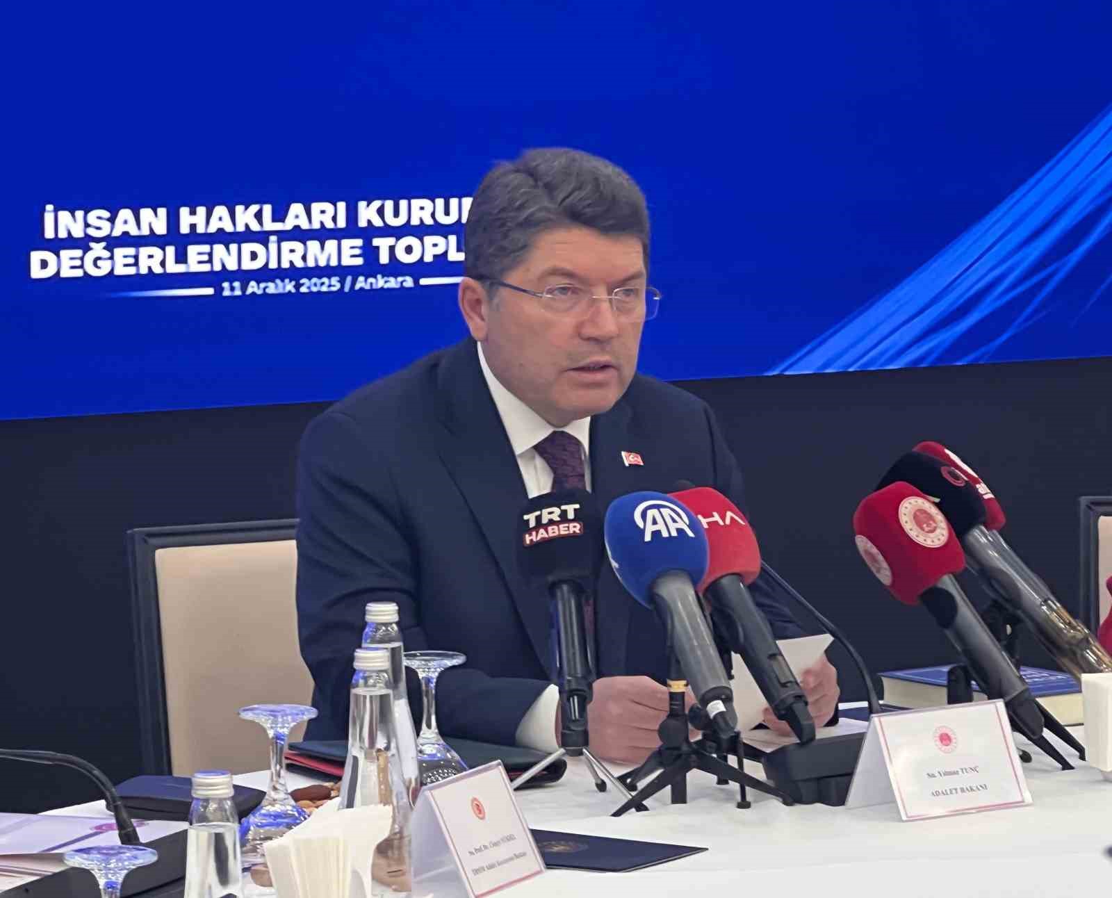 Bakan Tunç: "Hedefimiz, anayasa borcumuzu milletimize ödemektir"
