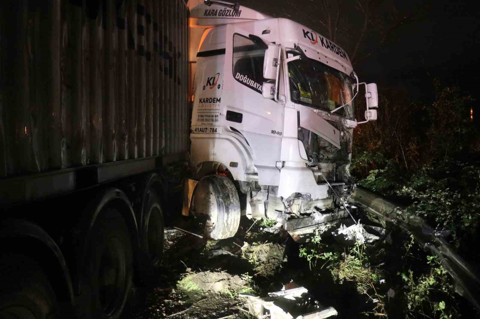 D-650 kara yolunda zincirleme kaza: 12 yaralı
