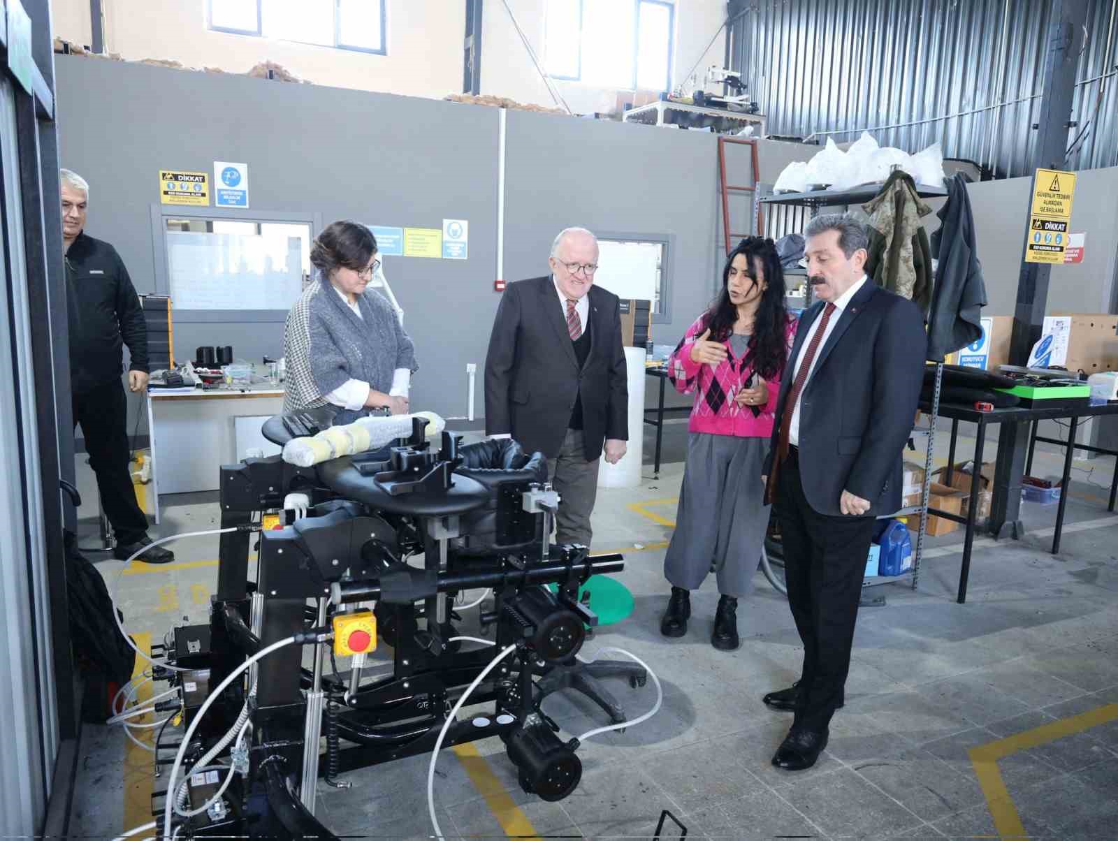 Türk mühendislerden çocuklar için mobil yürüme robotu
