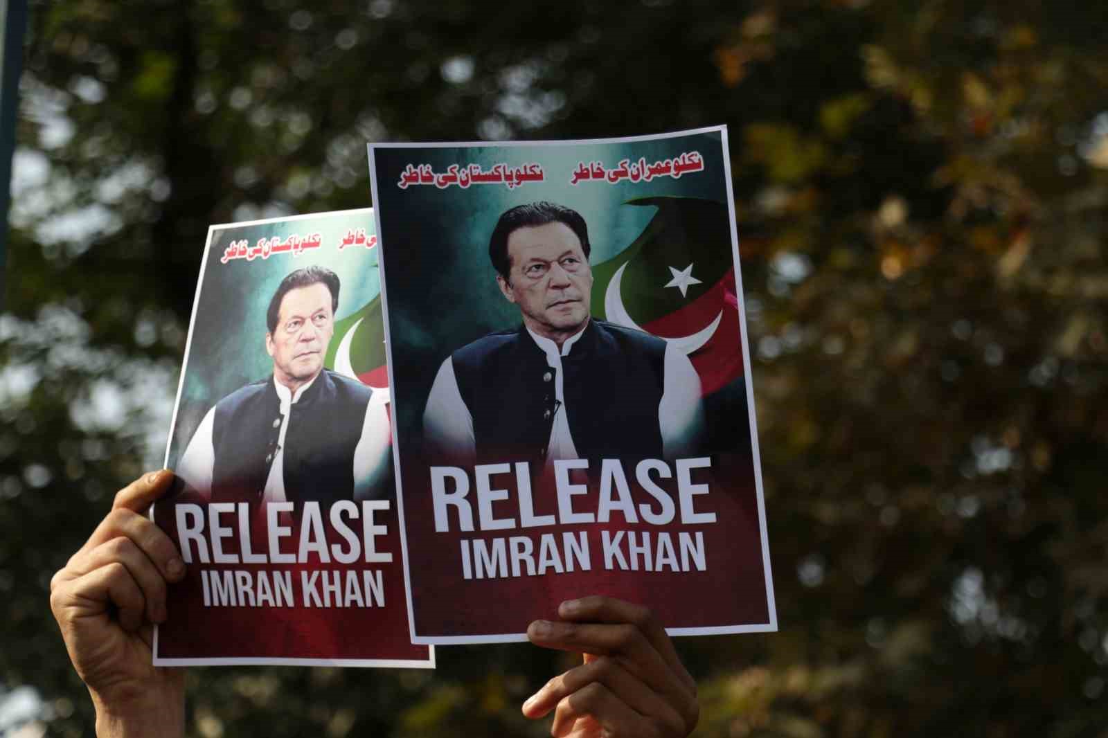 Eski Pakistan Başbakanı Imran Khan ile eşine 17’şer yıl hapis cezası
