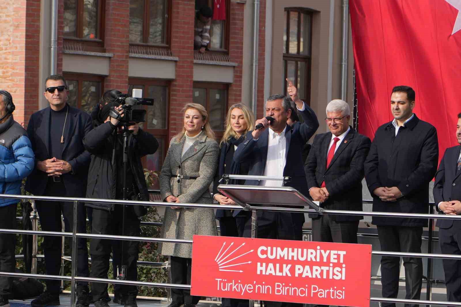 CHP Lideri Özel’den Yunanistan’a övgü, Türkiye’ye eleştiri
