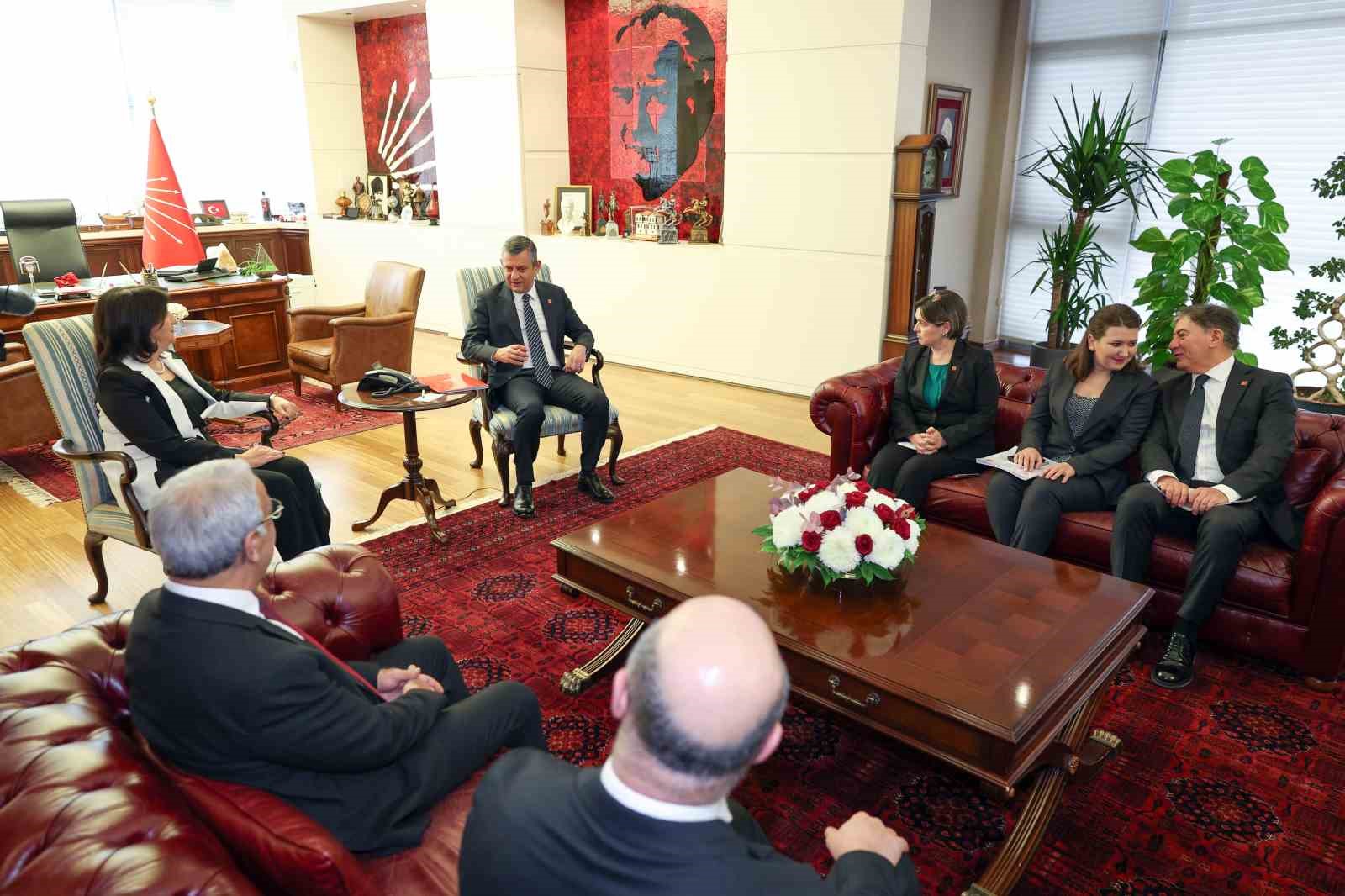 DEM Parti’den CHP’ye ziyaret
