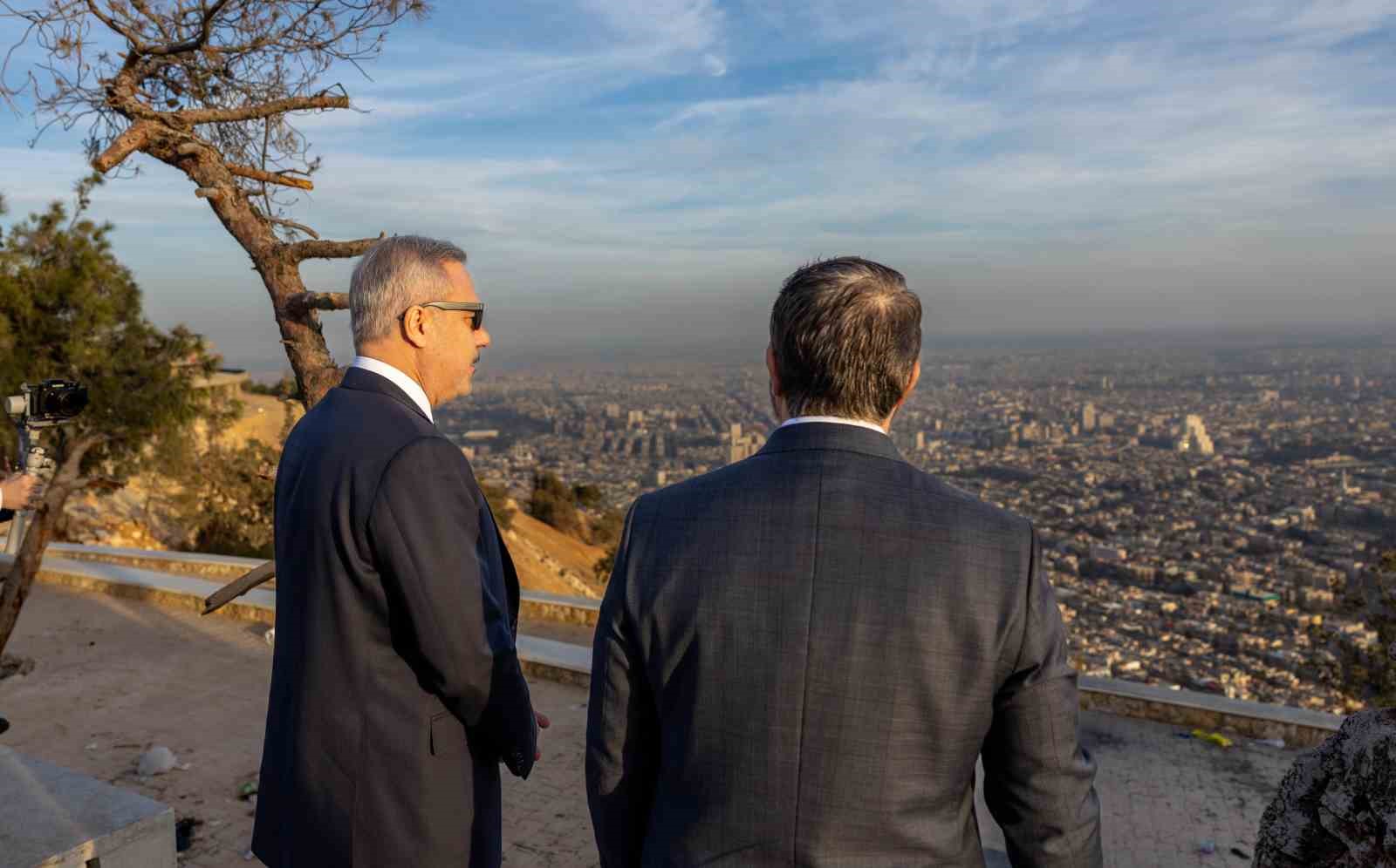 Dışişleri Bakanı Fidan, Kasyun Dağı’nda Şam’ı seyretti
