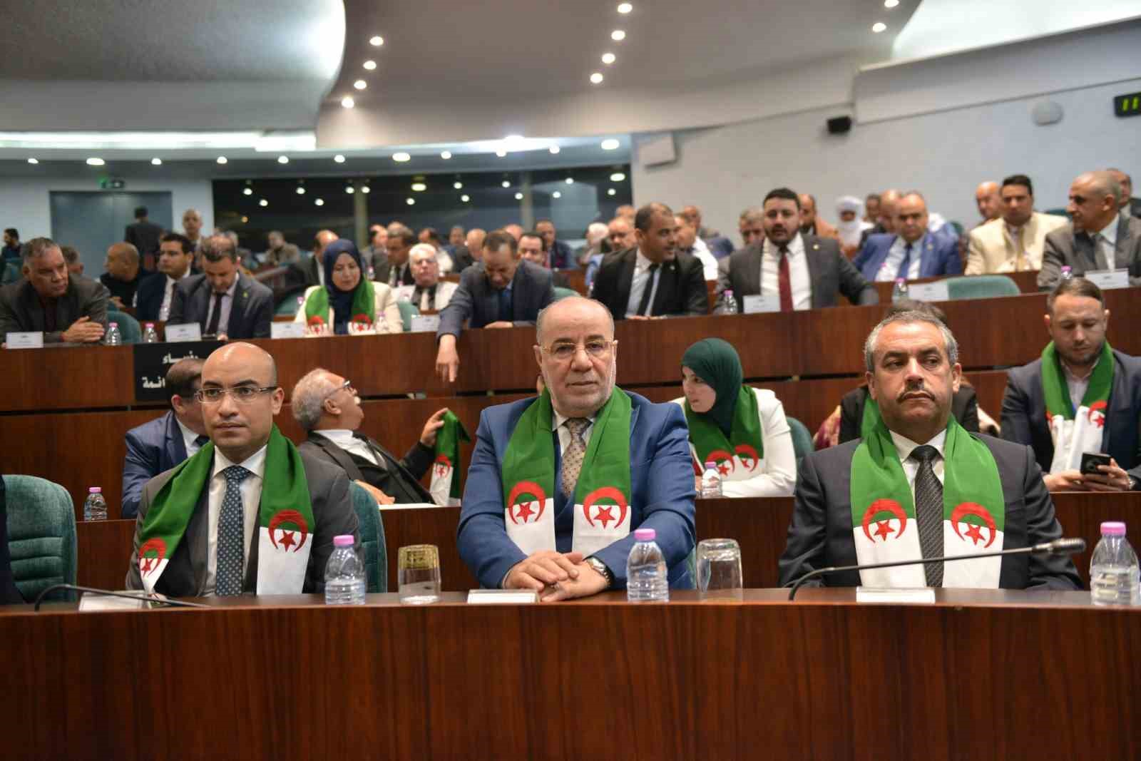 Cezayir’de Fransız sömürgeciliğini suç ilan eden yasa tasarısı oybirliği ile kabul edildi
