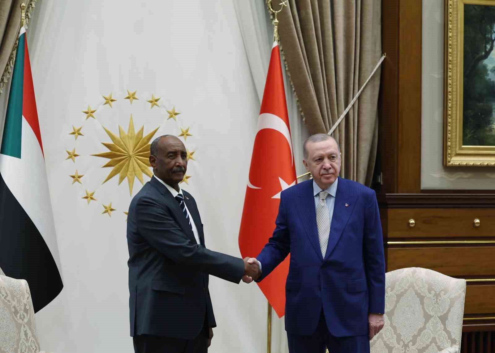 Cumhurbaşkanı Erdoğan, Sudan Egemenlik Konseyi Başkanı el Burhan ile görüştü
