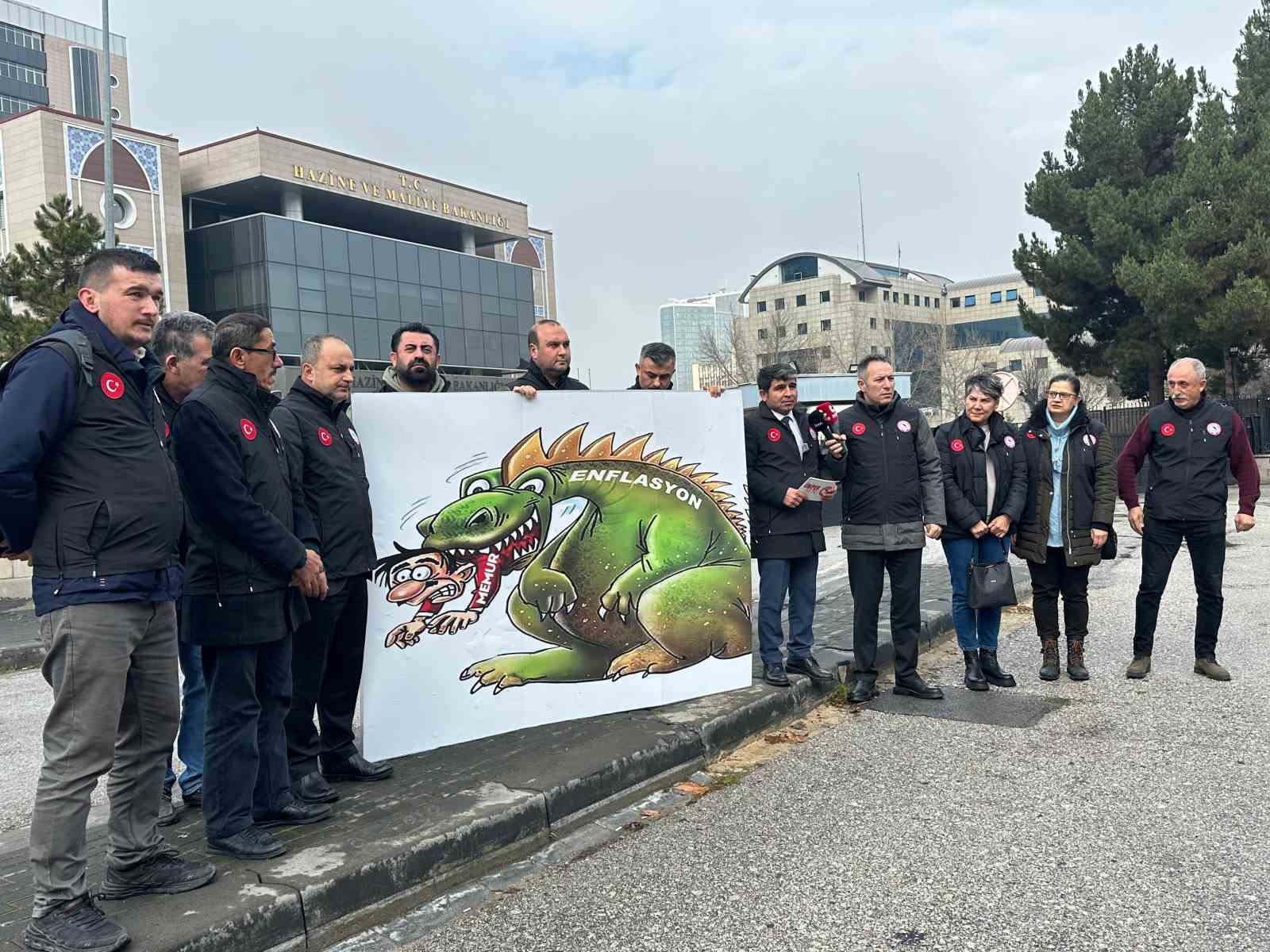 ÜNİPERSEN Başkanı Güzel: "Tüm kamu çalışanları, Ocak maaş artışında refah payı beklemektedir"
