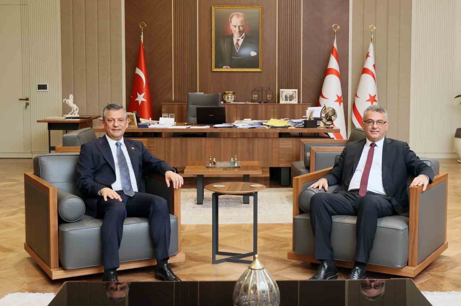 KKTC Cumhurbaşkanı Erhürman, CHP Genel Başkanı Özel’i kabul etti
