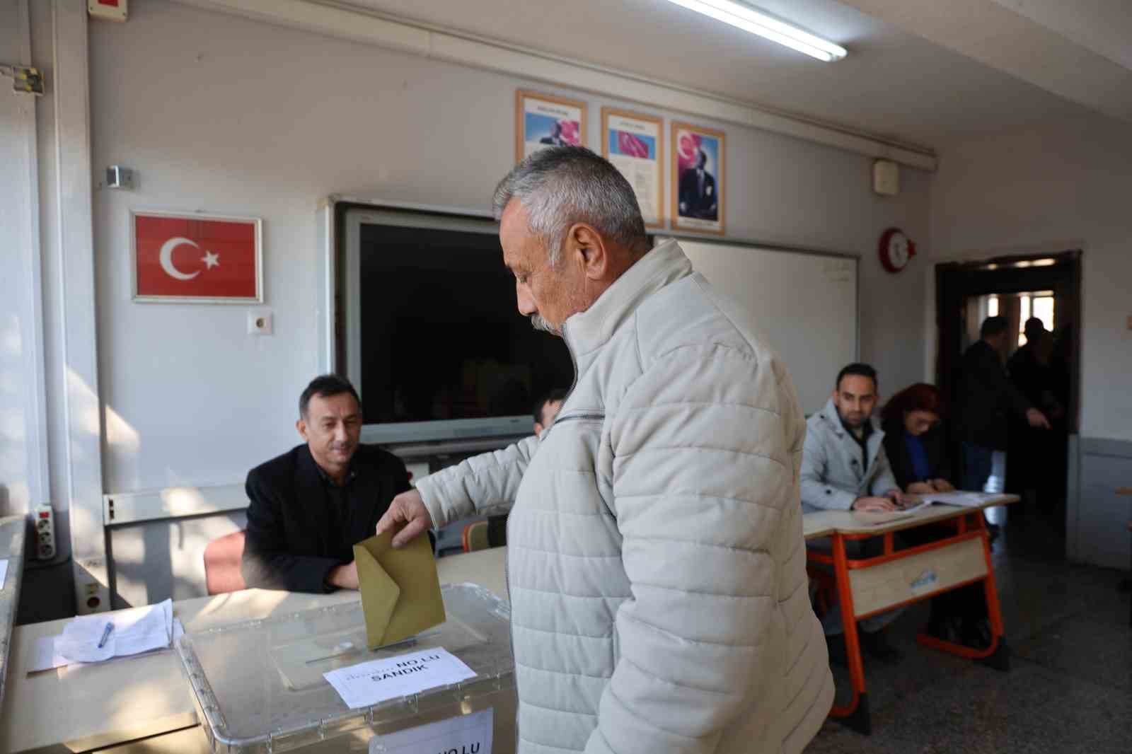 Adana’da bir mahallede seçim heyecanı
