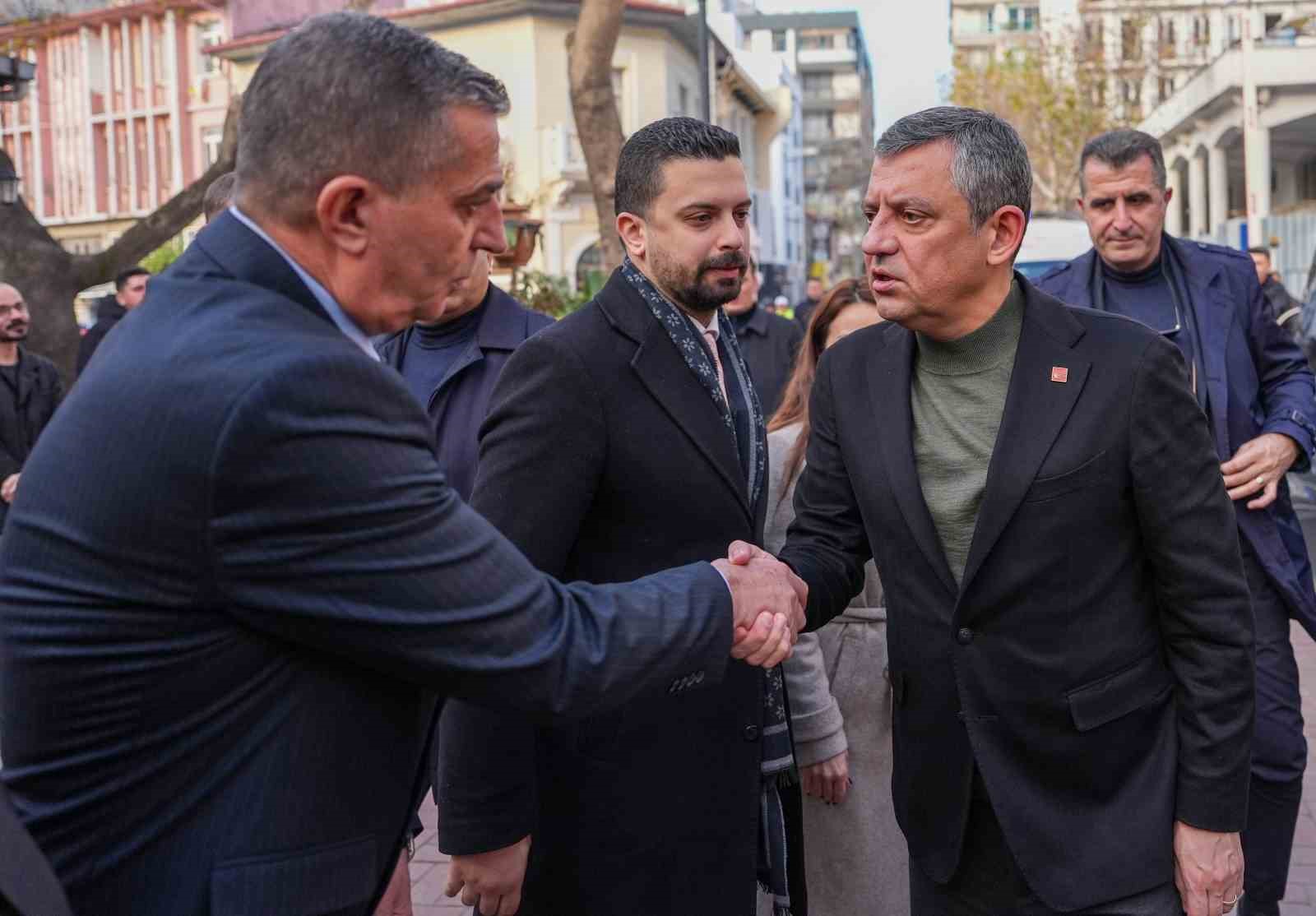 CHP Genel Başkanı Özel, Şehzadeler Belediyesini ziyaret etti
