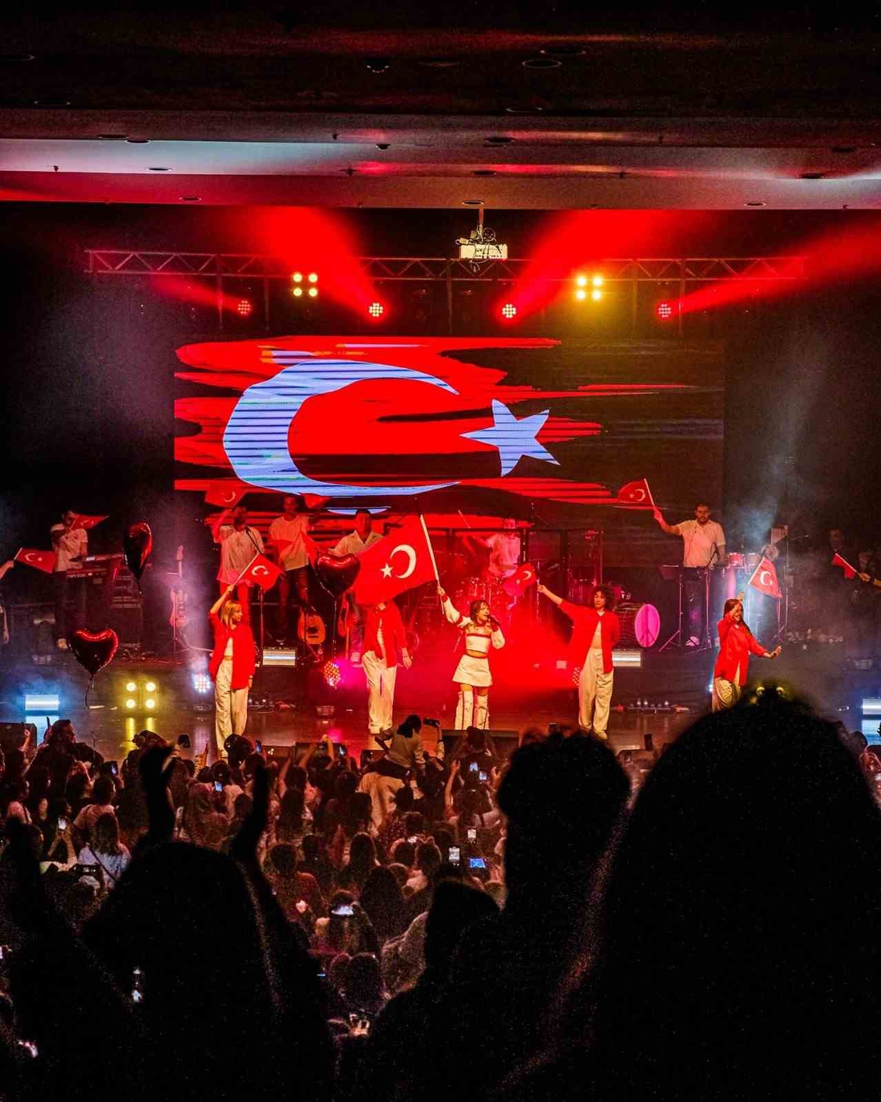 Melis Fis, 1 yılda Türkiye’nin 81 ilinde sahne aldı
