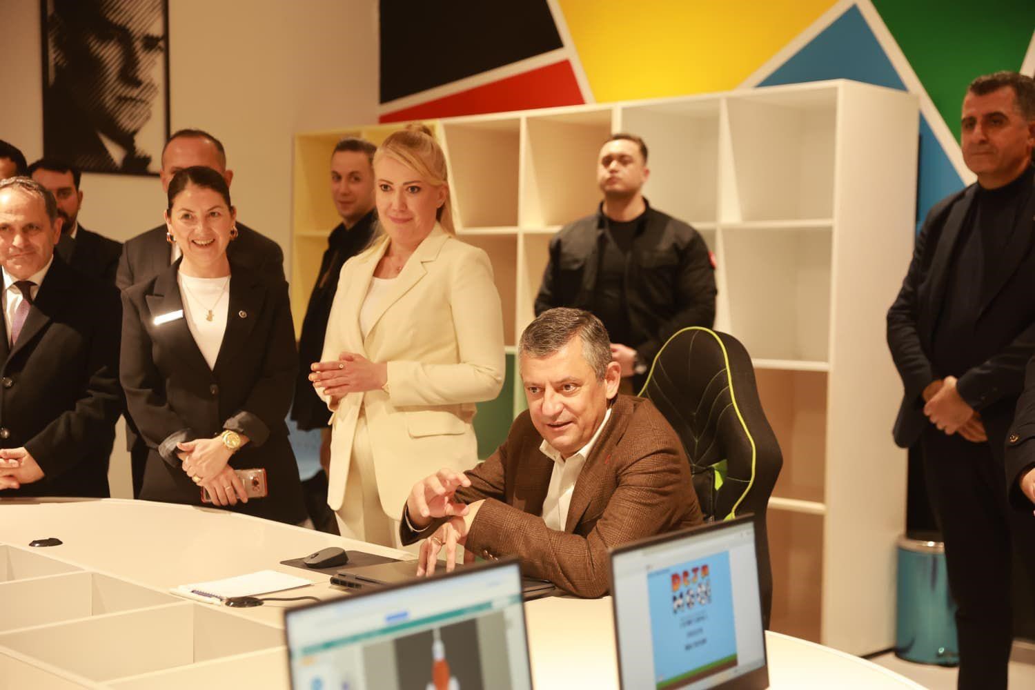 CHP Genel Başkanı Özgür Özel’den Başkan Doğana övgü dolu sözler
