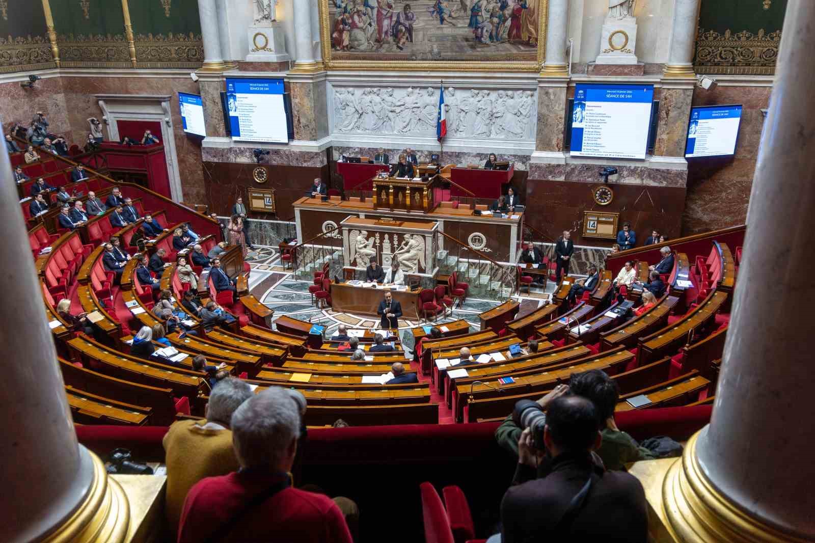 Fransa’da Lecornu hükümetine yönelik iki gensoru önergesi reddedildi
