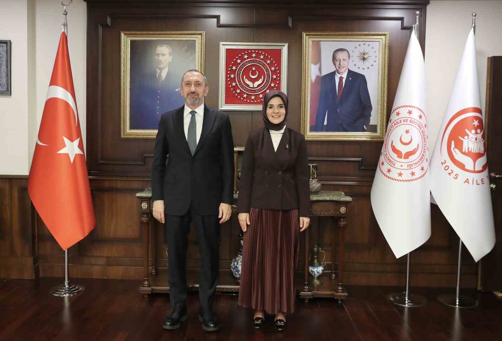 Bakan Göktaş, Cumhurbaşkanlığı Siber Güvenlik Başkanı Önal ile bir araya geldi
