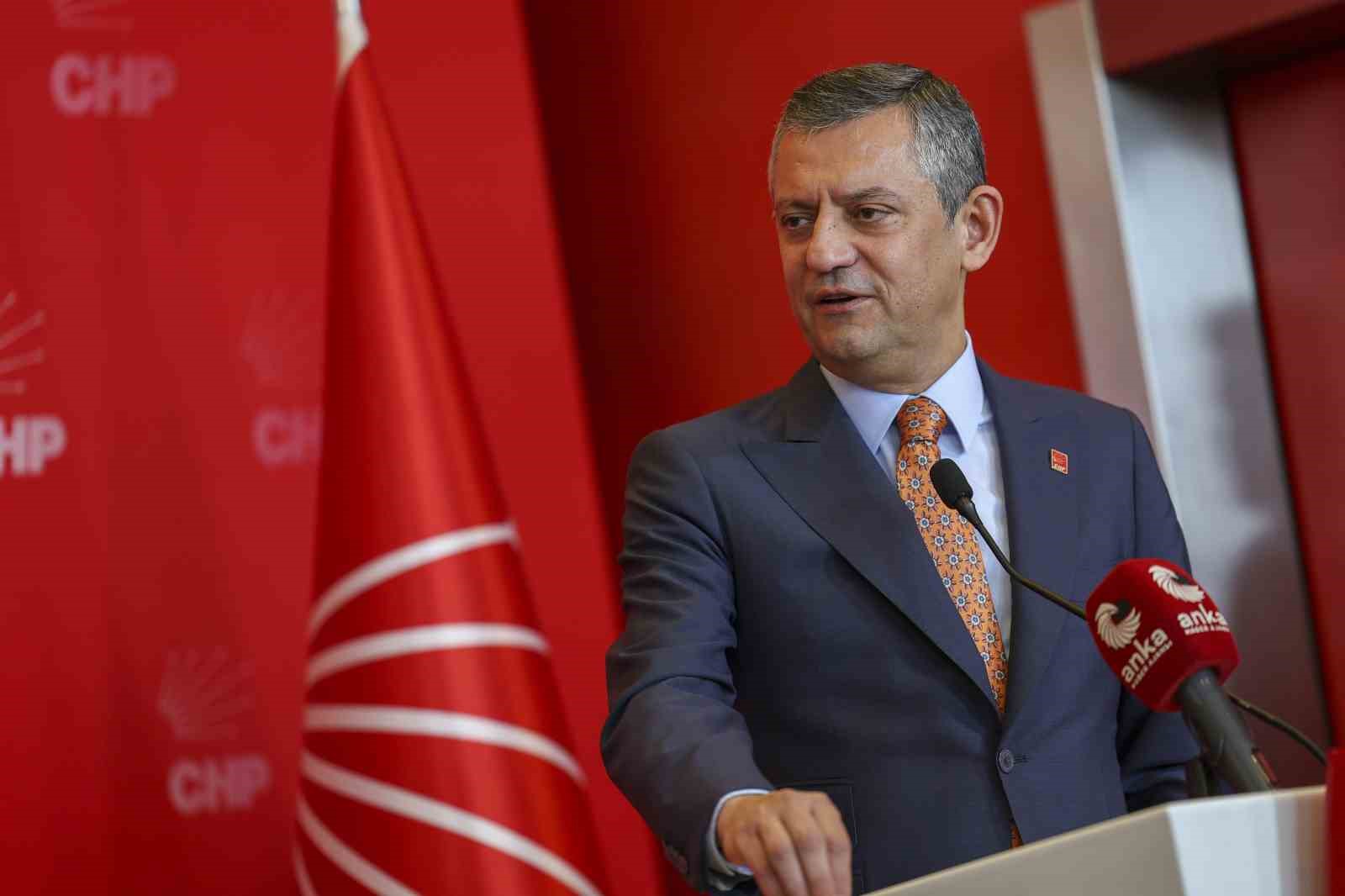 CHP Genel Başkanı Özel ile Saadet Partisi Genel Başkanı Arıkan bir araya geldi
