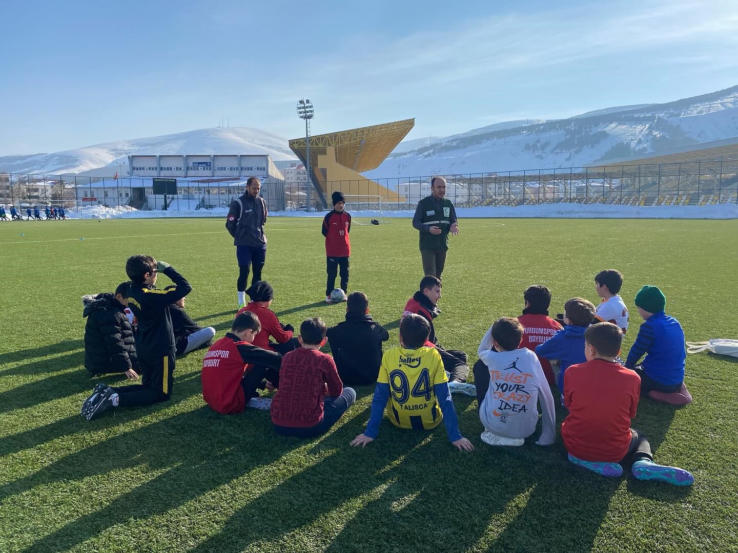 Bayburt’ta minik sporculara bilinçli teknoloji kullanımı anlatıldı
