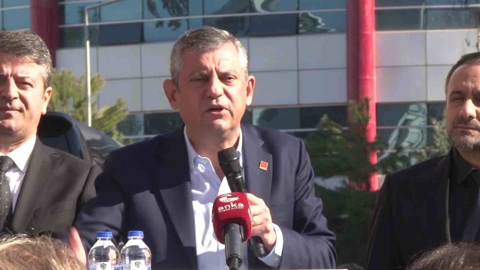 CHP Genel Başkanı Özgür Özel vatandaşlarla bir araya geldi
