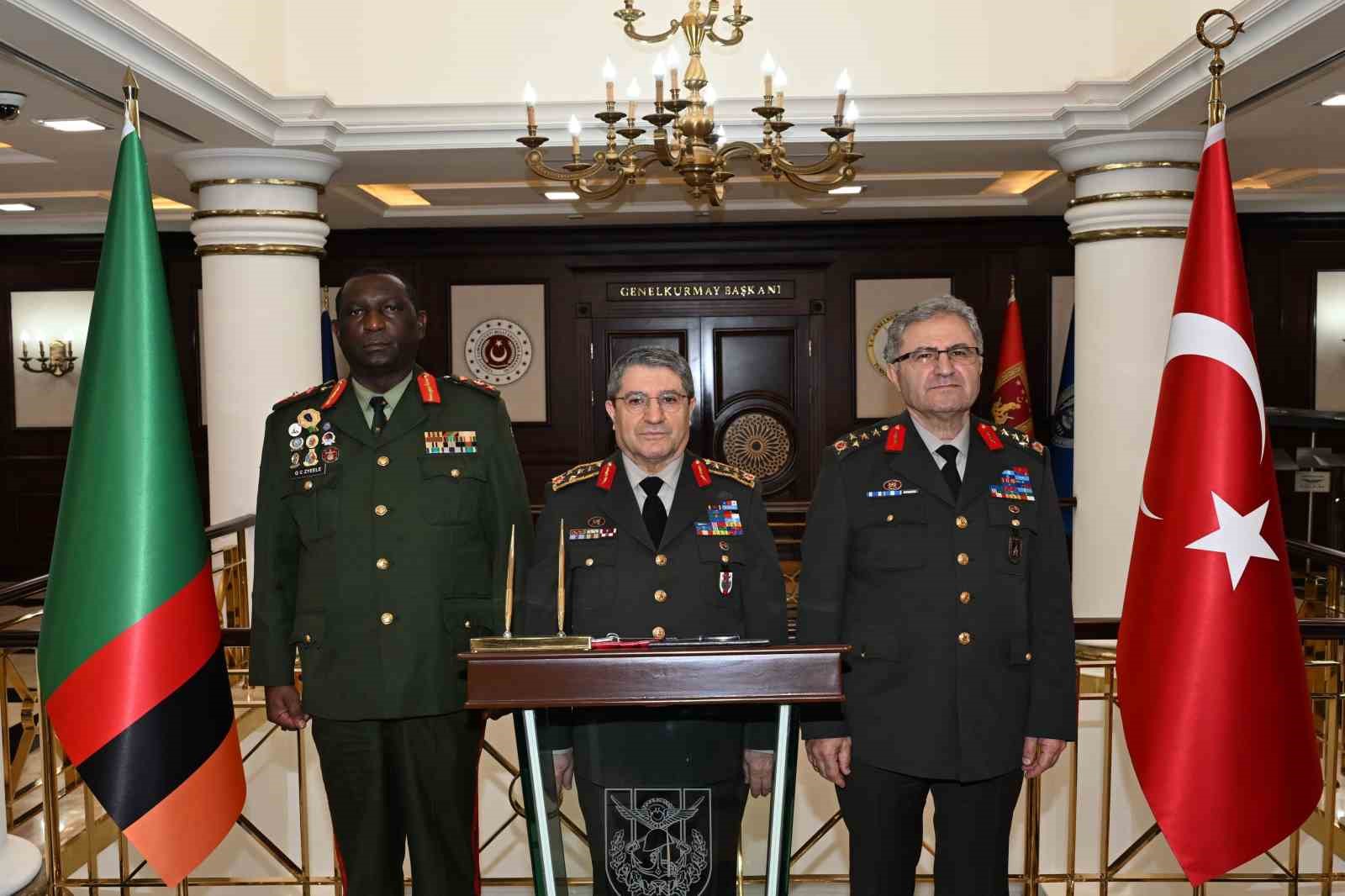 Genelkurmay Başkanı Bayraktaroğlu, Zambiya Kara Kuvvetleri Komutanı Zyeele ile bir araya geldi

