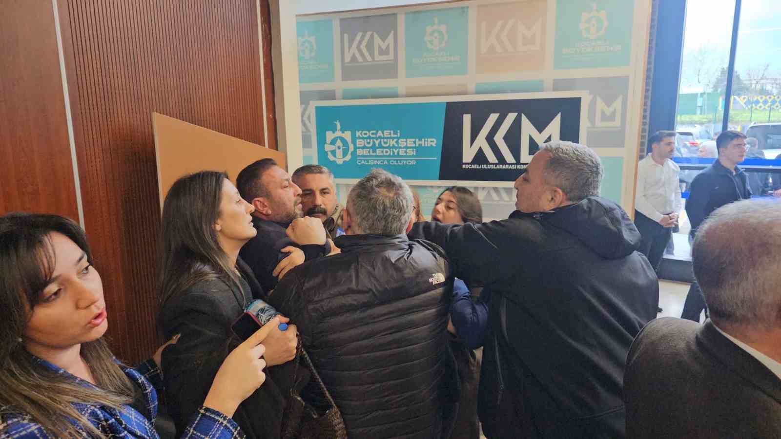 CHP’li meclis üyesinden ağza alınmayacak küfürler
