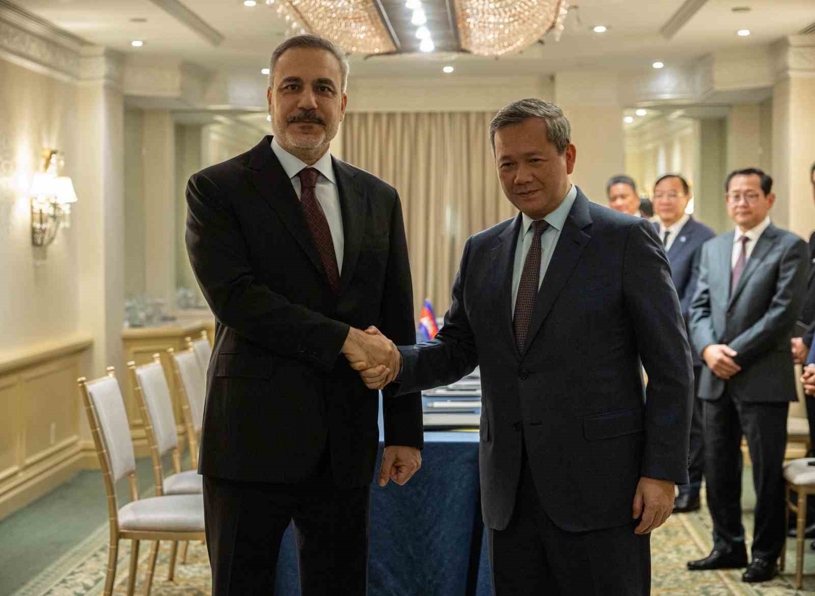 Bakan Fidan, Kamboçya Başbakanı Hun Manet ile bir araya geldi
