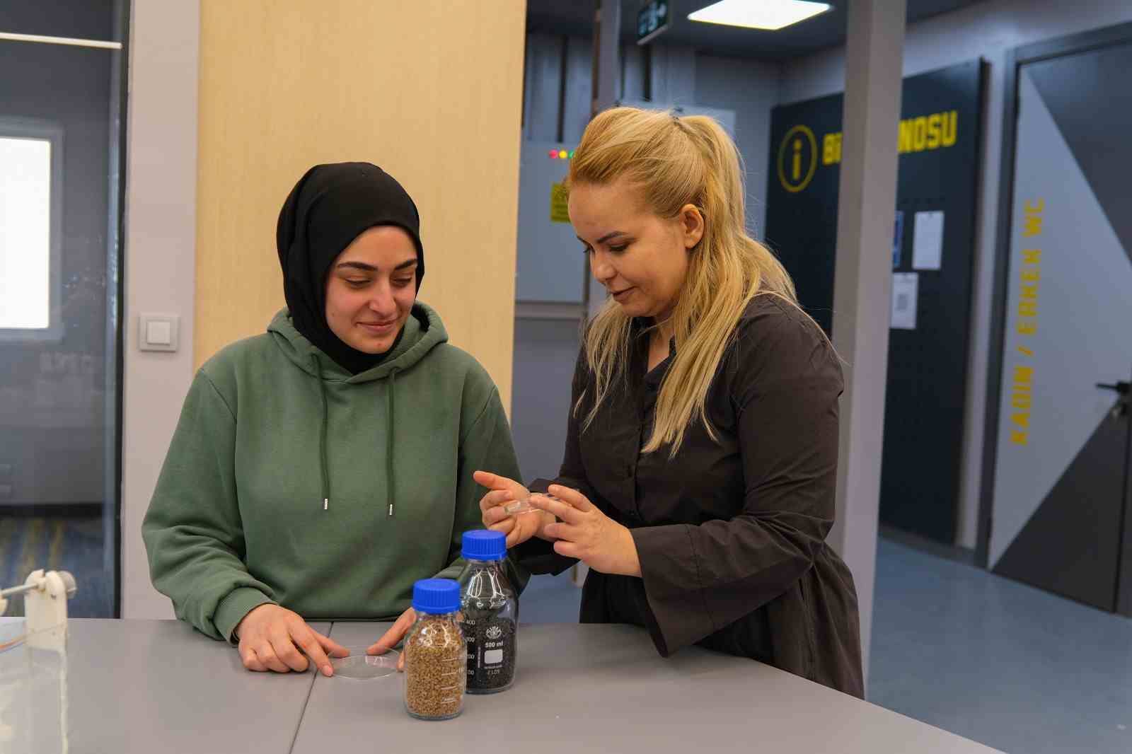 Hitit Üniversitesi Milli Teknoloji Atölyesi kapılarını öğrencilere açtı
