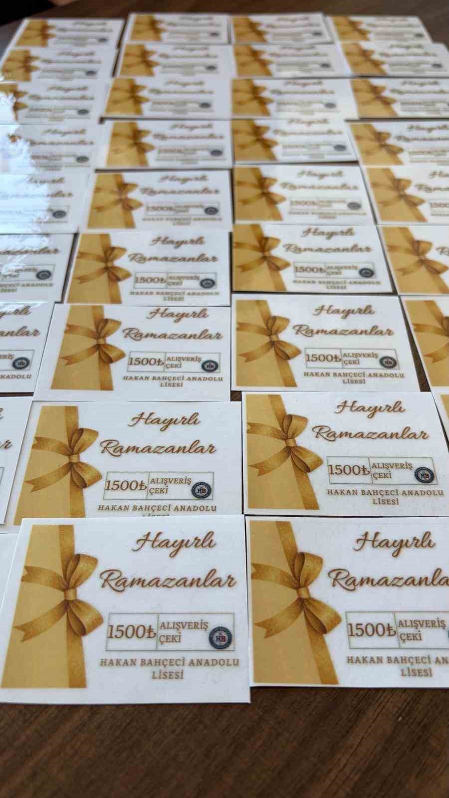 Çermik’te öğrencilere yardım çeki dağıtıldı