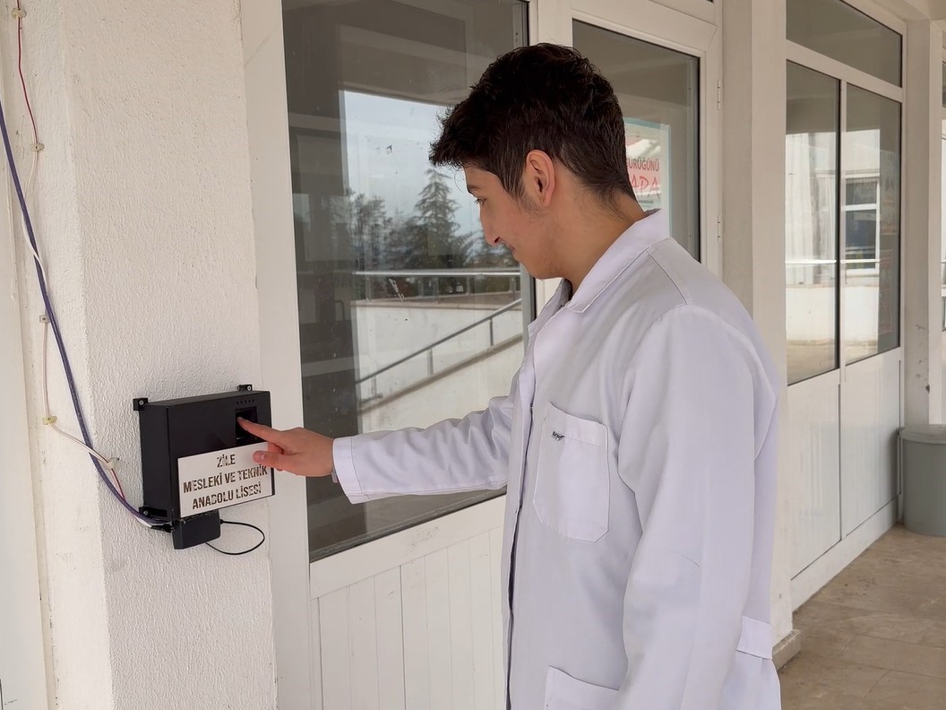 Tokat’ta yerli parmak izi sistemiyle sınıf yoklaması dijital ortama taşındı
