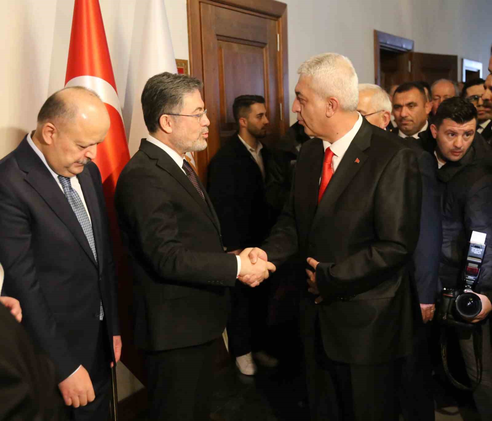 Bakan Yumaklı memleketi Kastamonu’da vatandaşlarla bayramlaştı
