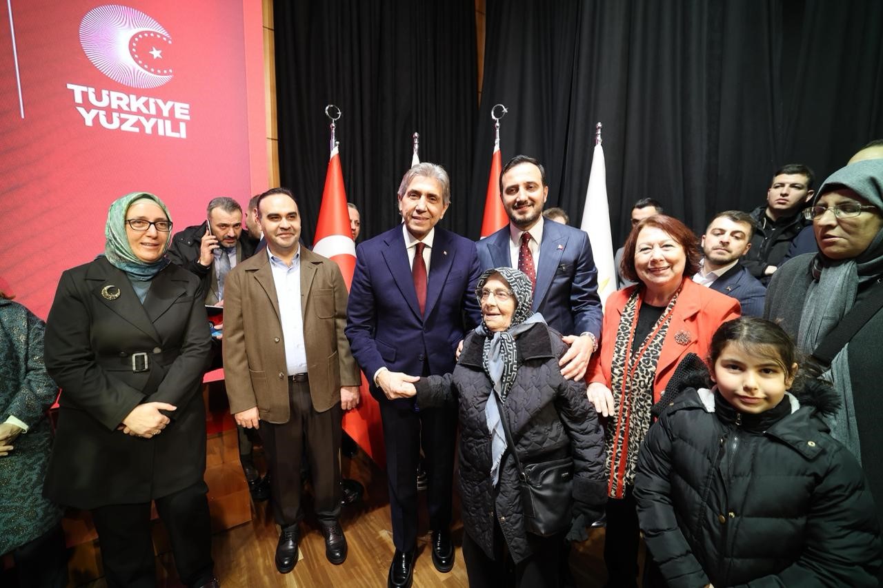 AK Parti İstanbul İl Başkanlığında bayramlaşma programı
