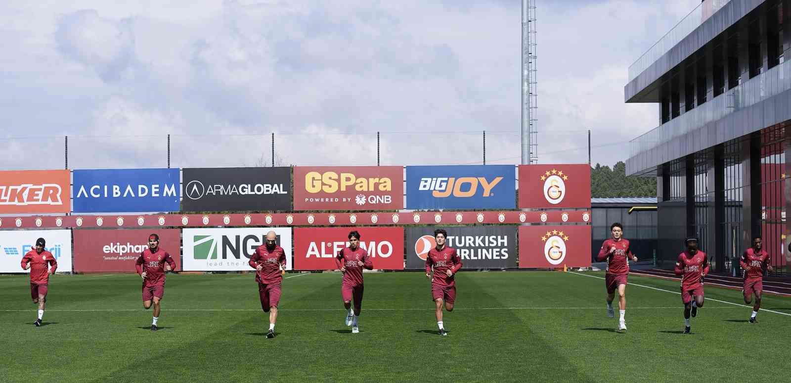 Galatasaray günü çift antrenmanla tamamladı
