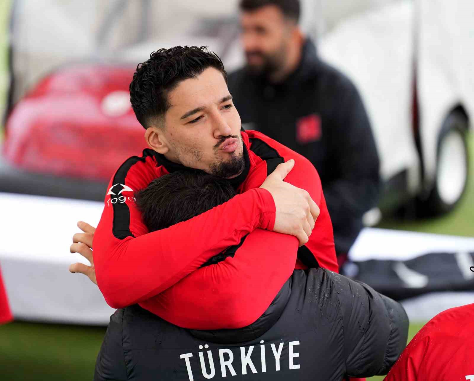 A Milli Futbol Takımı, yağmur altında çalıştı
