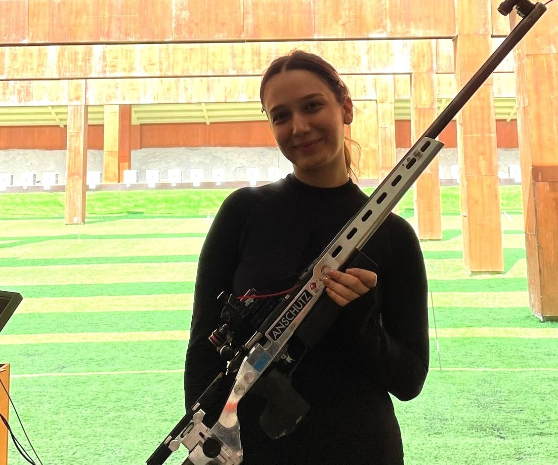 Milli sporcu kendi rekorunu kırarak zirveye çıktı
