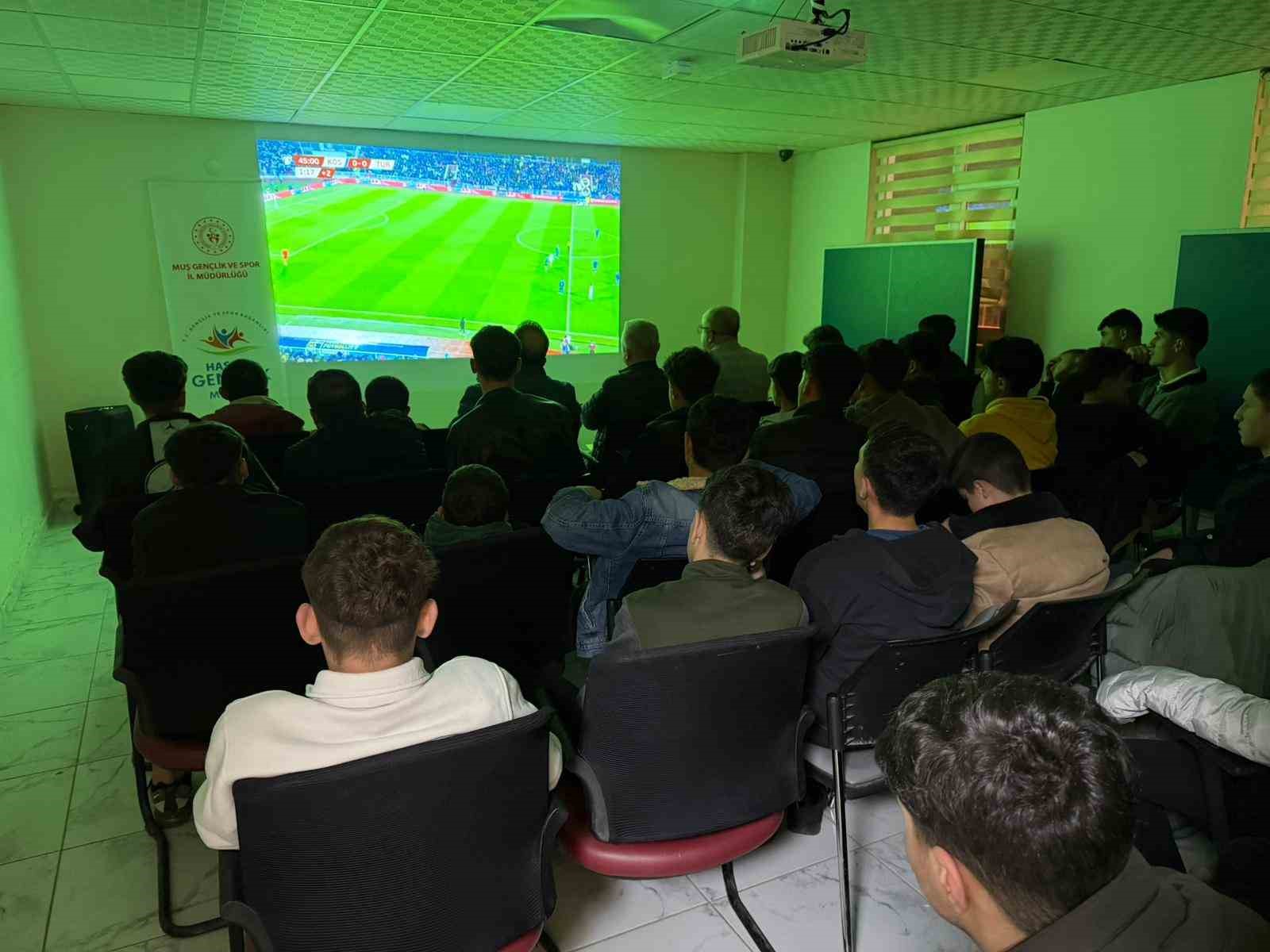 Hasköy Gençlik Merkezi’nde milli maç heyecanı
