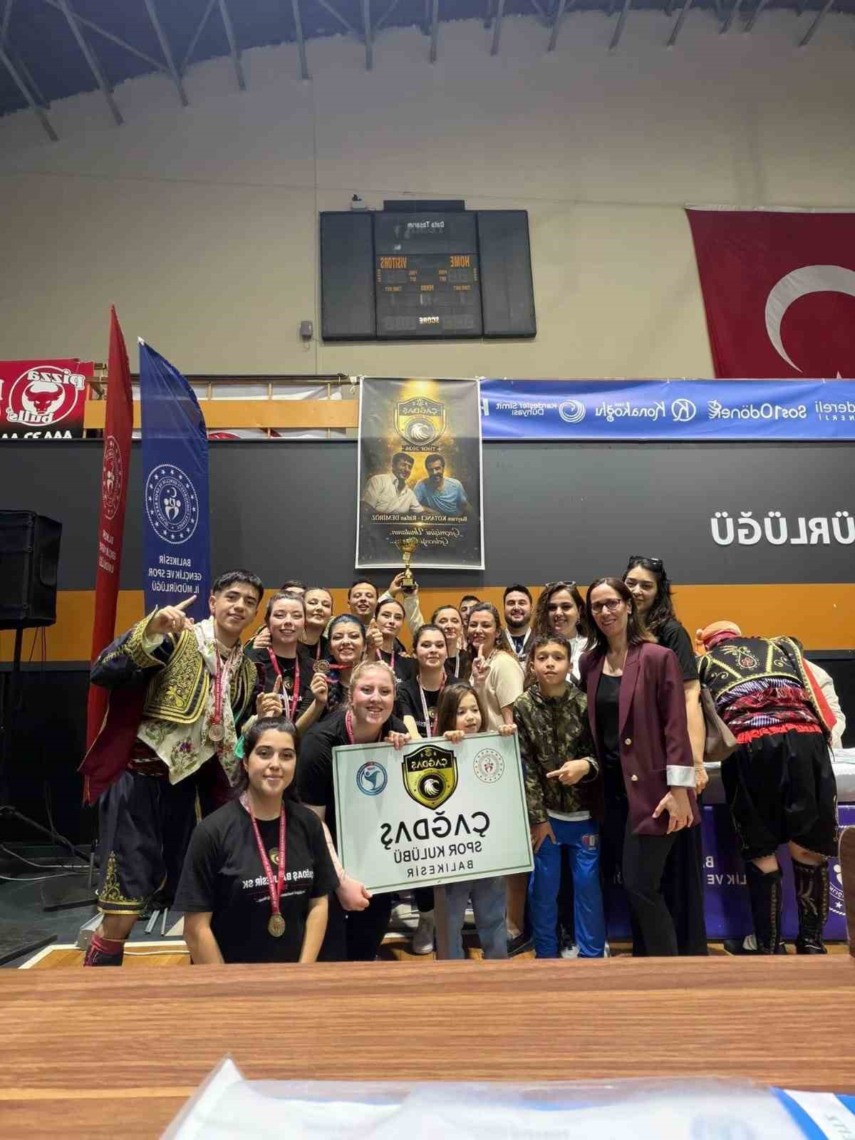 Çağdaş Balıkesir Spor Kulübü Geleneksel Halk oyunları il birincisi oldu
