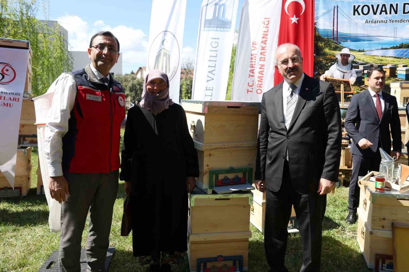 Çanakkale’de geçen yıl orman yangınlarından etkilenen 39 üreticiye 2 bin kovan dağıtıldı
