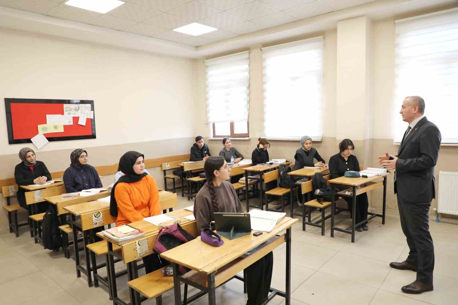 Ağrı’da YKS’ye hazırlık süreci yakından takip ediliyor
