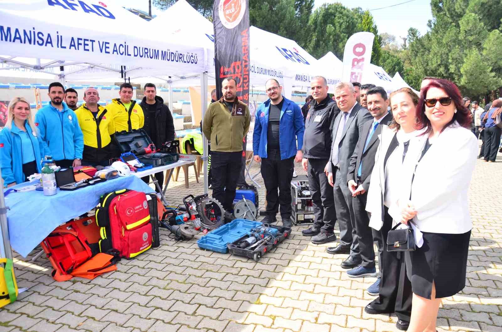 MCBÜ’de ’Afetlerde insan olmak’ sempozyumu
