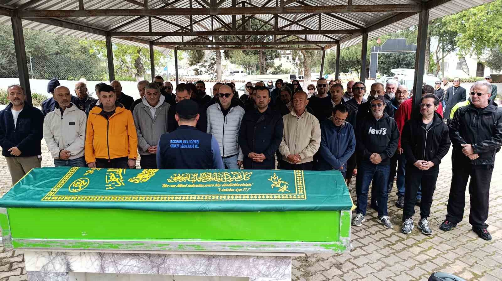 Müzisyen Kemal Cem Öcal, Bodrum’da son yolculuğuna uğurlandı
