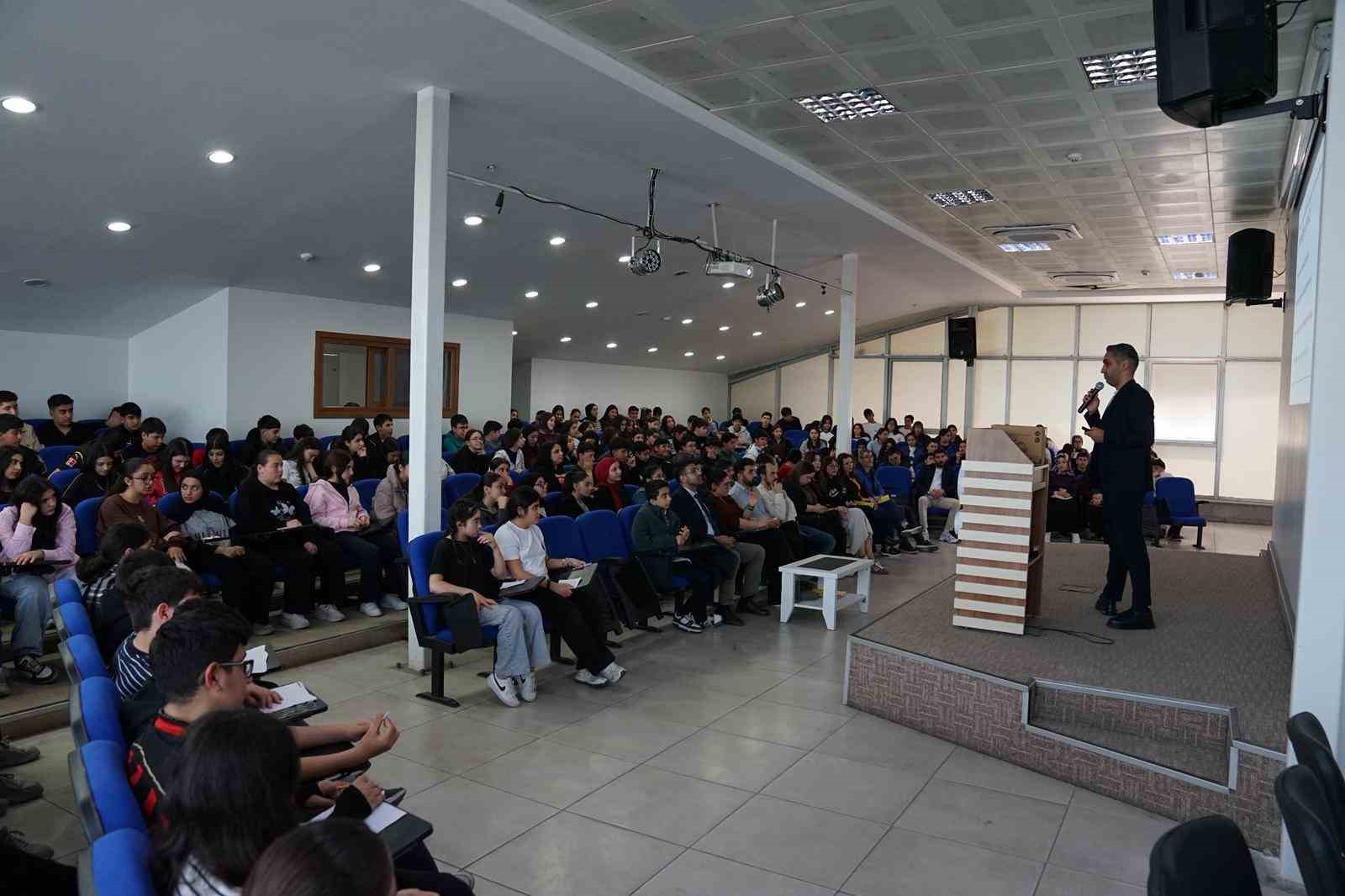 Esenyurt Belediyesi’nden gençlere sınav desteği
