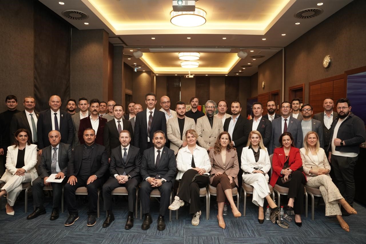 Azerbaycan yatırım fırsatları, İzmir’de masaya yatırıldı
