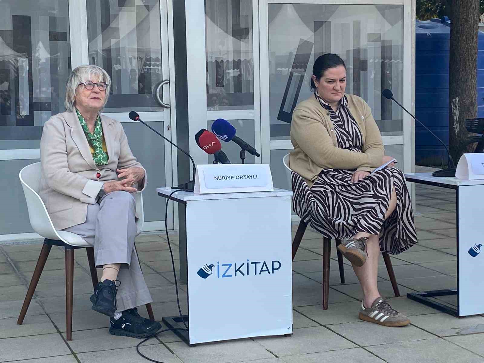 İlber Ortaylı, İzmir’de adını taşıyan kütüphane önünde anıldı
