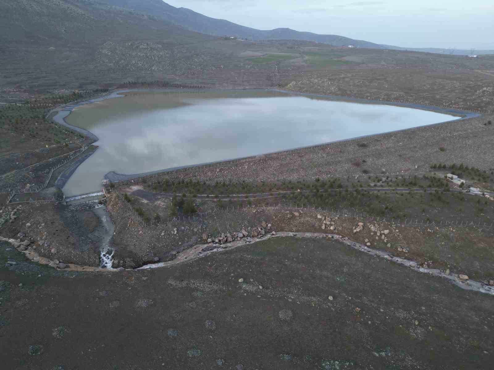 Niğde’de sağanak ve eriyen kar suları taşkınlara neden oldu
