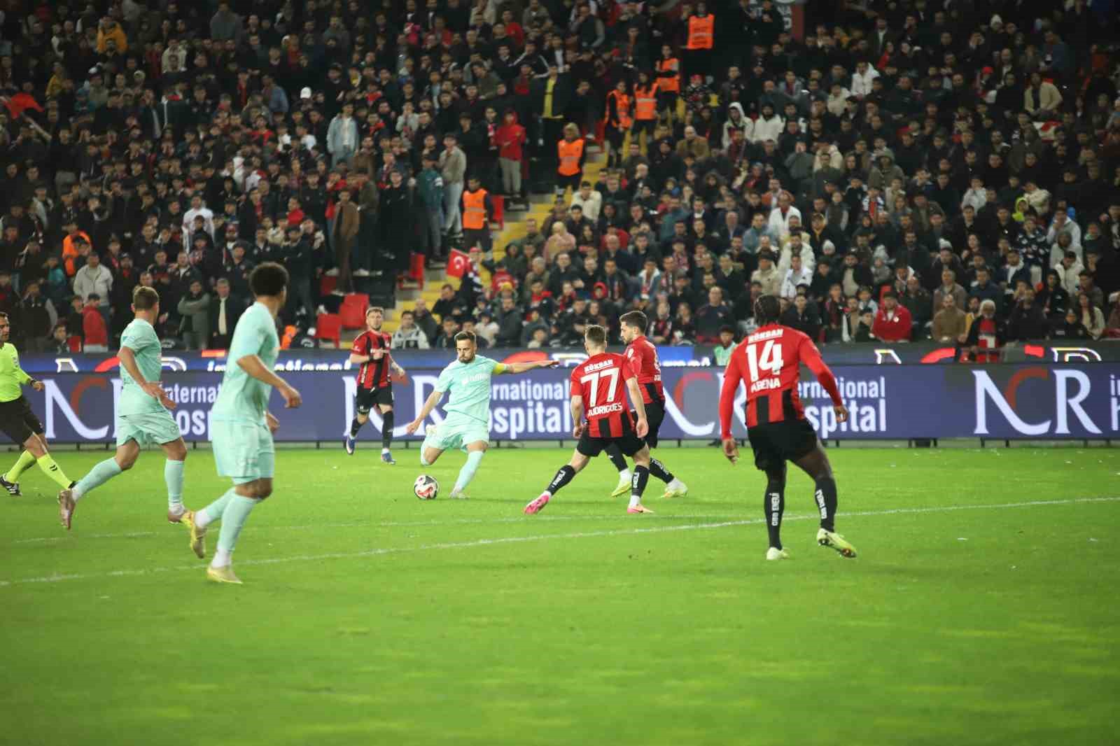 Trendyol Süper Lig: Gaziantep FK: 3 - Kayserispor: 0 (Maç sonucu)
