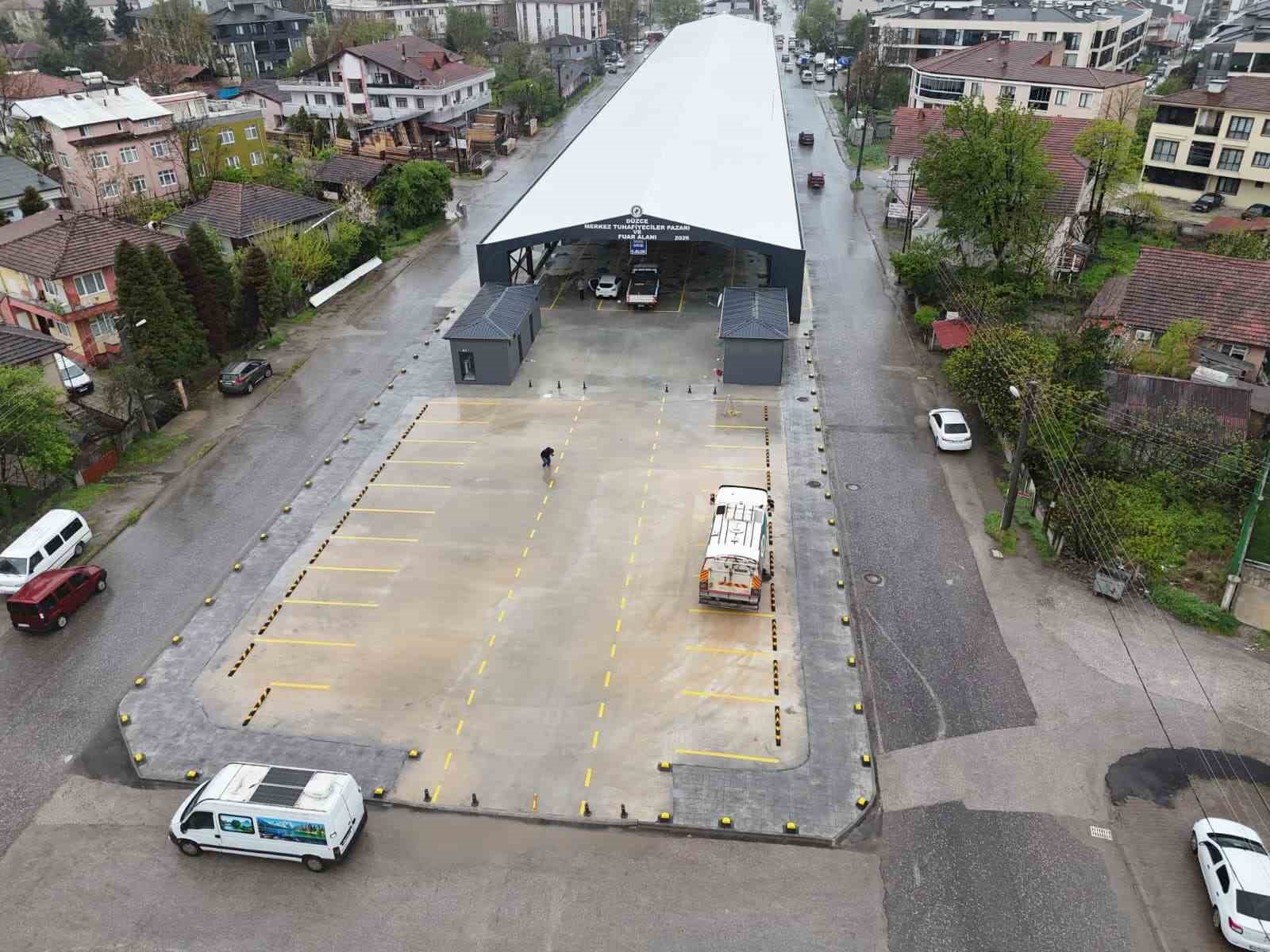 Tuhafiyeciler pazaryeri kapılarını açıyor
