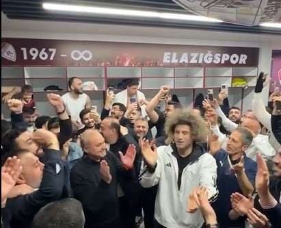 Elazığspor’dan davul klarnet eşliğinde kutlama
